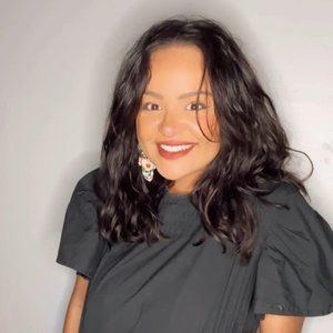 Meet your Posher, Amora